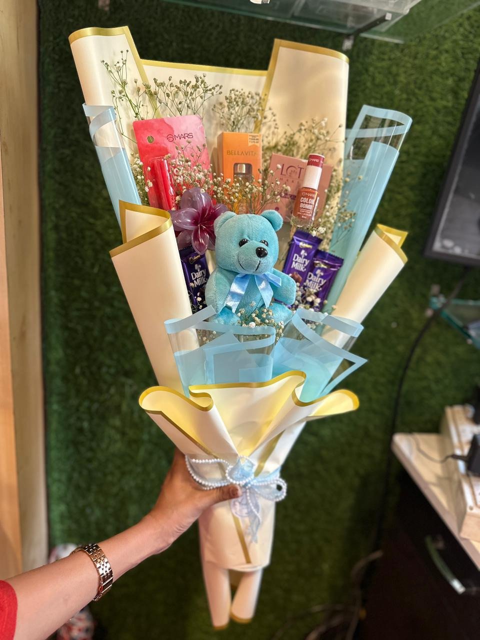 GIFT  AND ARTICLES 10